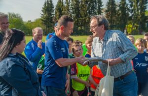 Sebastian Küster vom SC Wedemark erhält FairPlay-Preis
