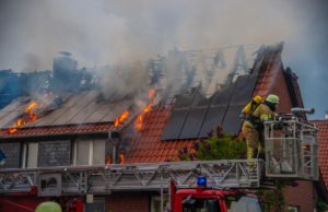 Dachstuhlbrand zerstört Einfamilienwohnhaus