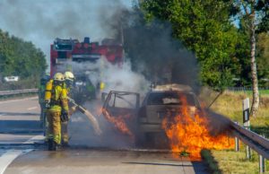 Familienausflug endet mit Feuer auf der Autobahn