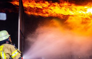 Feuerwehr bildet im Brandcontainer ihre Einsatzkräfte aus