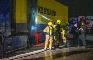 Lkw brennt auf dem Autohof