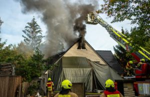 Obergeschoss eines Wohnhauses in Wennebostel brennt